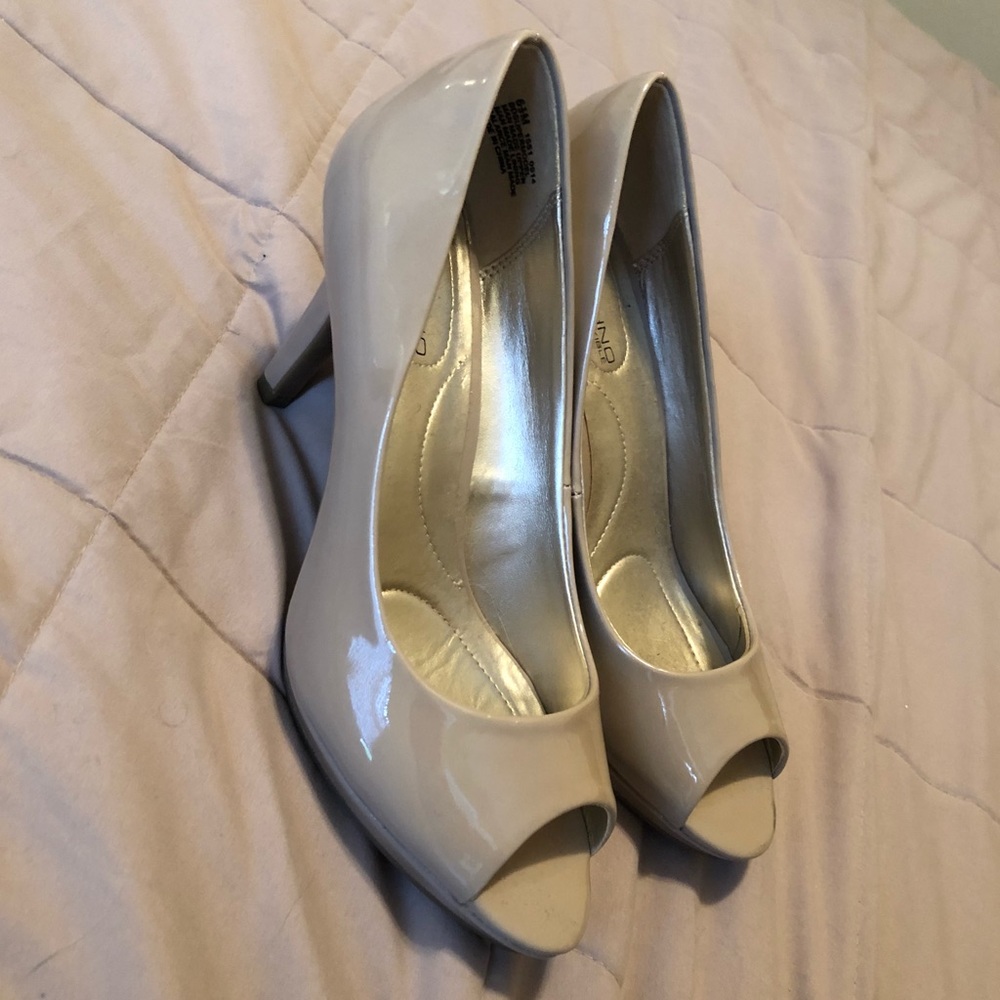 Perfect tan heels!